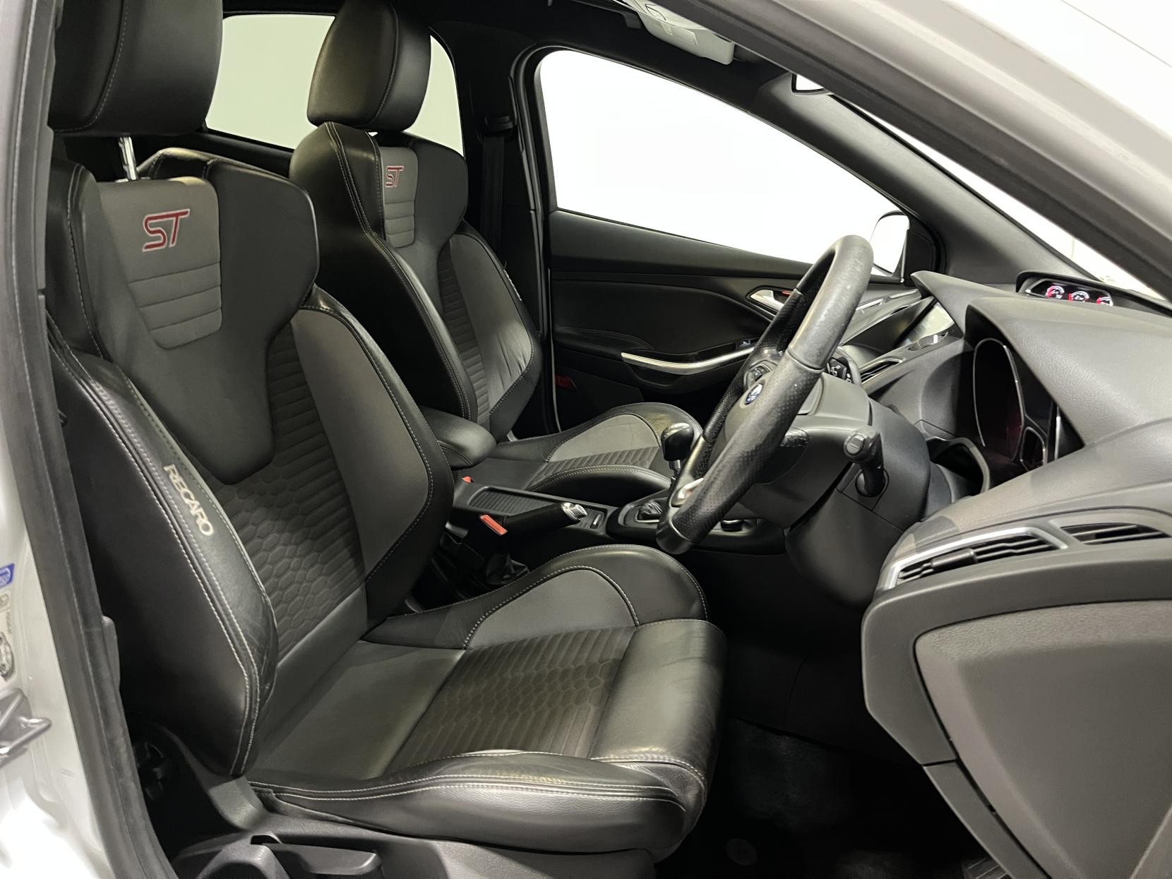 Ford Focus 2.0T EcoBoost ST-2 Hatchback 5dr Petrol Manual Euro 6 (s/s) (250 ps)