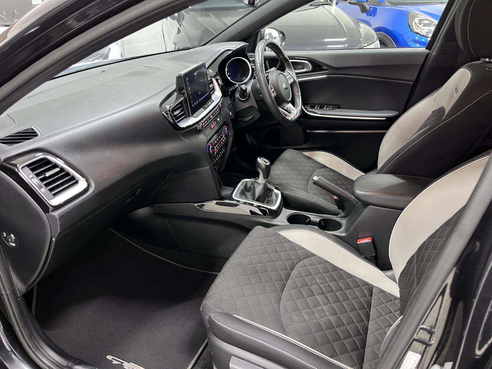 Kia Ceed 1.6 CRDi GT-Line Hatchback 5dr Diesel Manual Euro 6 (s/s) (134 bhp)