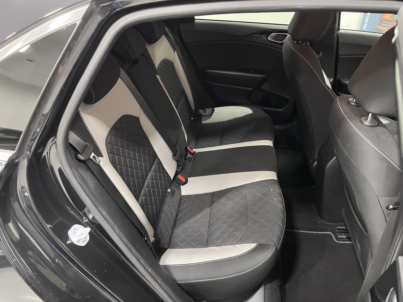 Kia Ceed 1.6 CRDi GT-Line Hatchback 5dr Diesel Manual Euro 6 (s/s) (134 bhp)