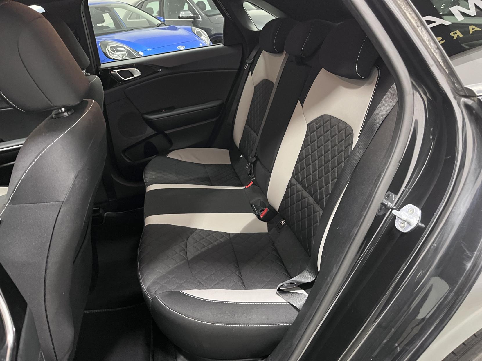 Kia Ceed 1.6 CRDi GT-Line Hatchback 5dr Diesel Manual Euro 6 (s/s) (134 bhp)