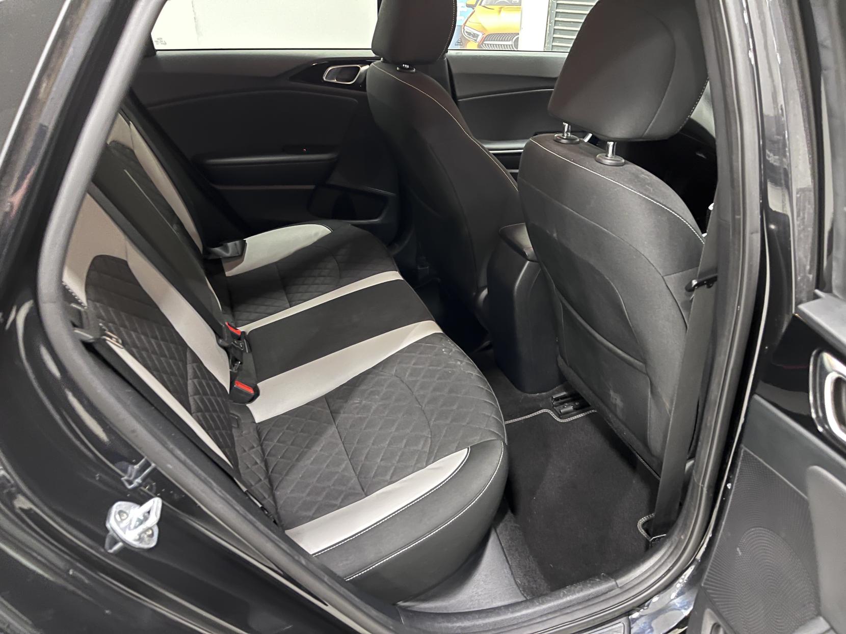 Kia Ceed 1.6 CRDi GT-Line Hatchback 5dr Diesel Manual Euro 6 (s/s) (134 bhp)