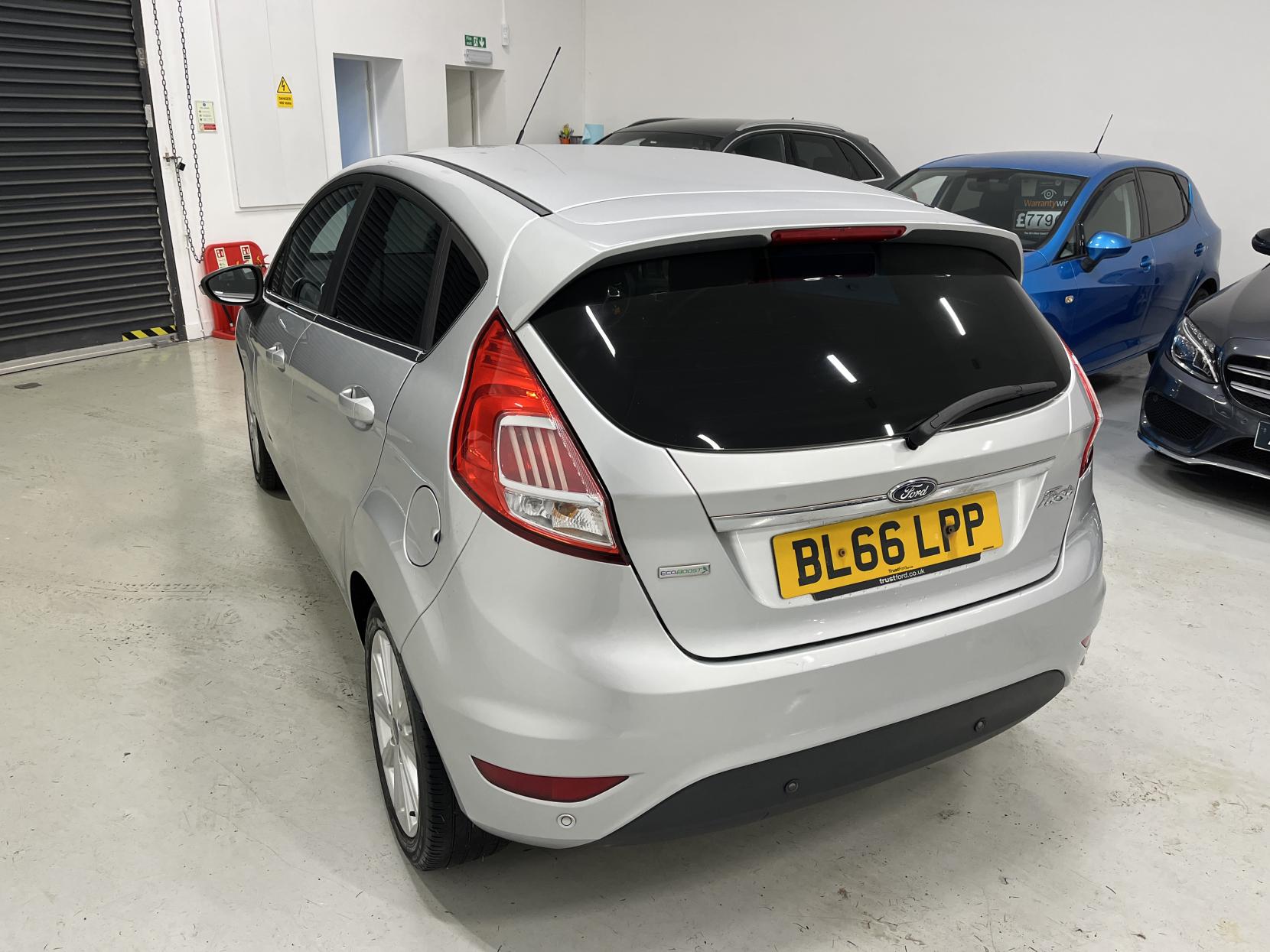 Ford Fiesta 1.0T EcoBoost Titanium Hatchback 5dr Petrol Powershift Euro 6 (100 ps)