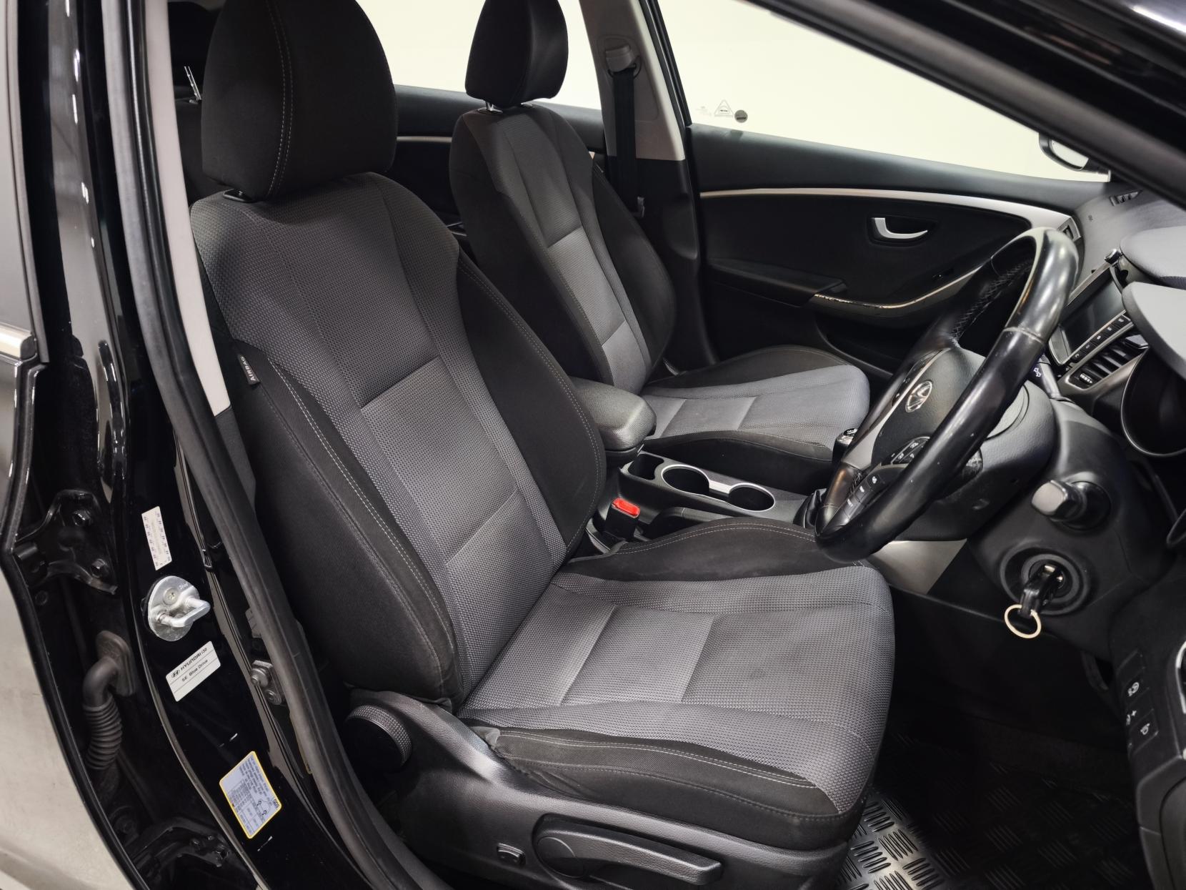 Hyundai i30 1.6 CRDi Blue Drive SE Nav Hatchback 5dr Diesel Manual Euro 6 (s/s) (110 ps)