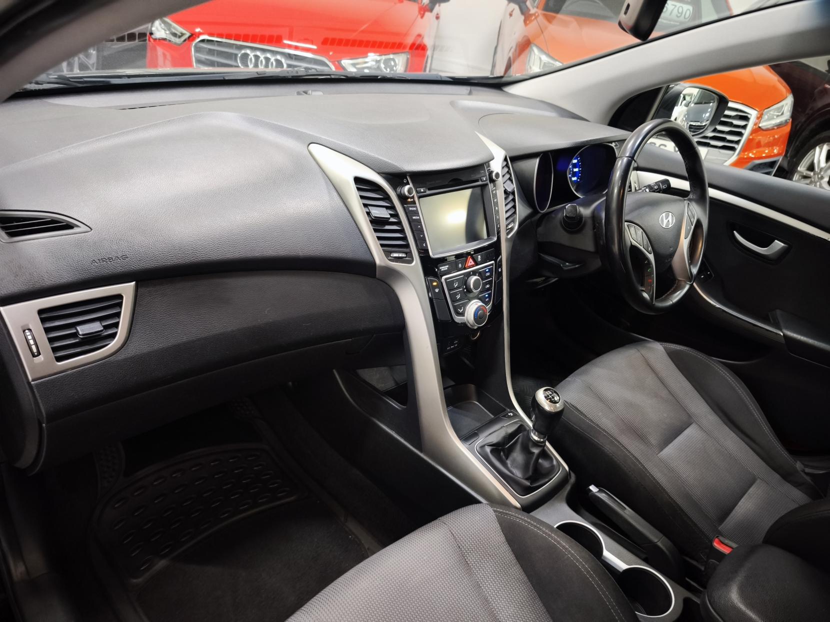 Hyundai i30 1.6 CRDi Blue Drive SE Nav Hatchback 5dr Diesel Manual Euro 6 (s/s) (110 ps)