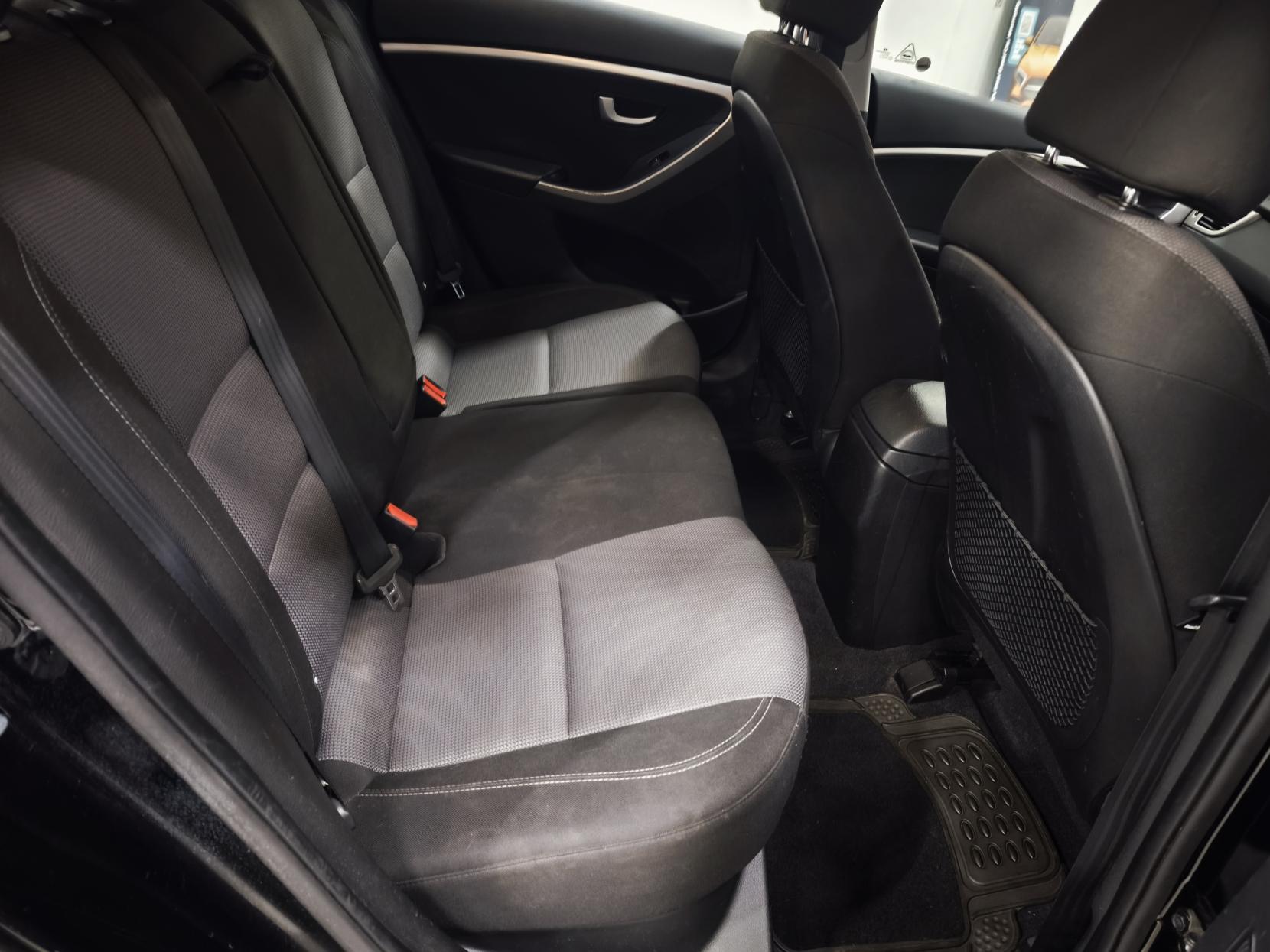 Hyundai i30 1.6 CRDi Blue Drive SE Nav Hatchback 5dr Diesel Manual Euro 6 (s/s) (110 ps)