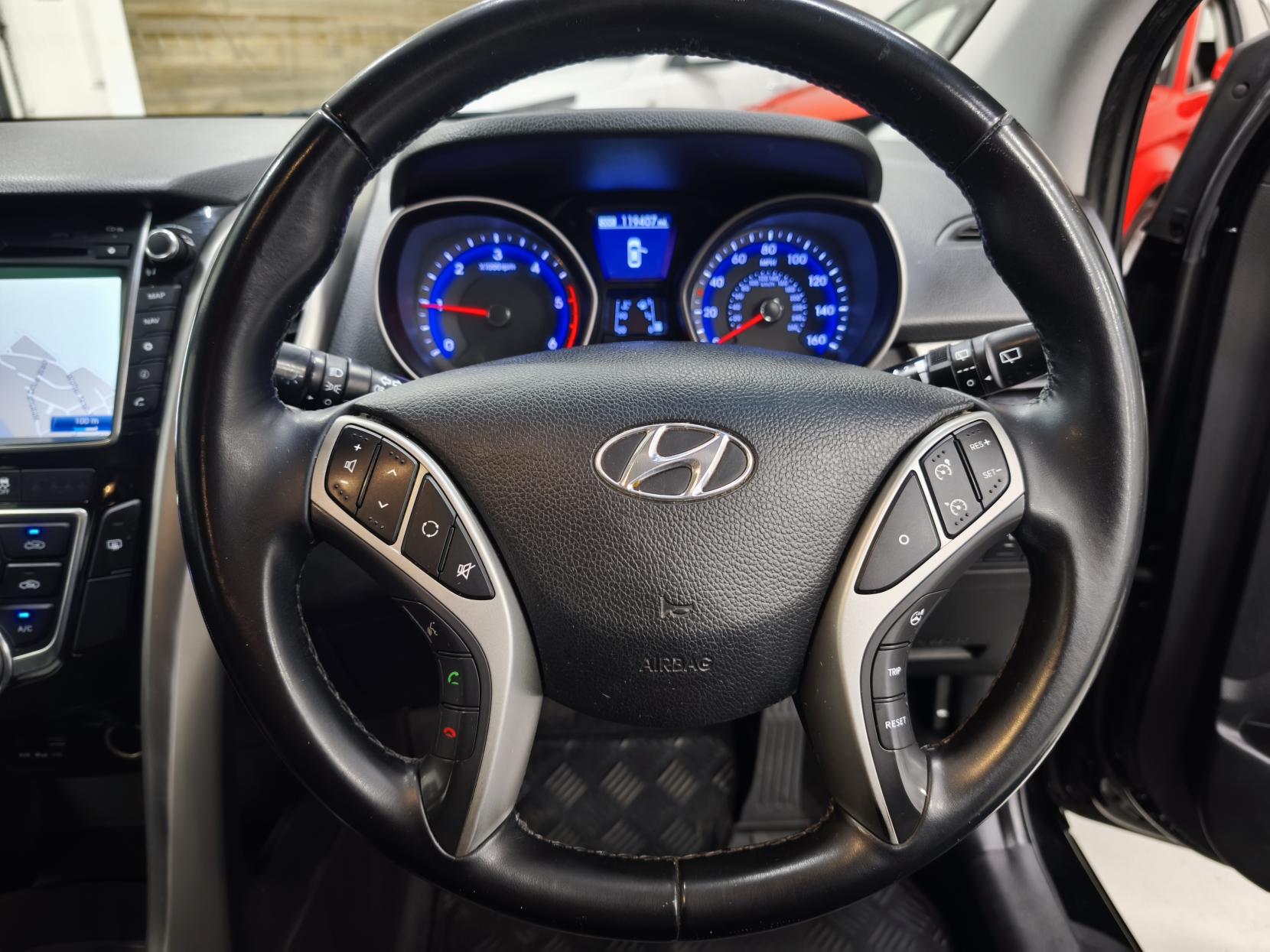 Hyundai i30 1.6 CRDi Blue Drive SE Nav Hatchback 5dr Diesel Manual Euro 6 (s/s) (110 ps)