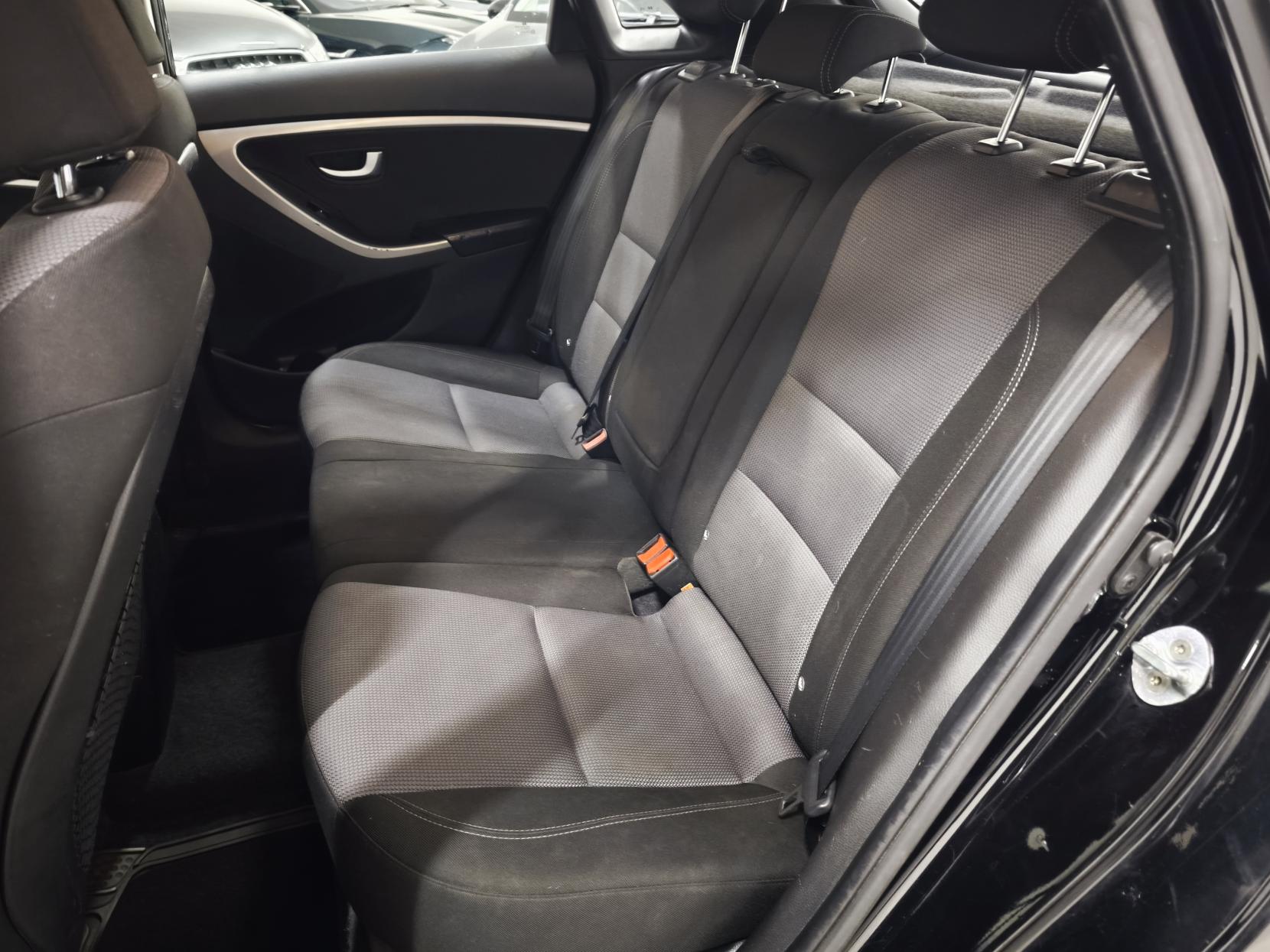 Hyundai i30 1.6 CRDi Blue Drive SE Nav Hatchback 5dr Diesel Manual Euro 6 (s/s) (110 ps)