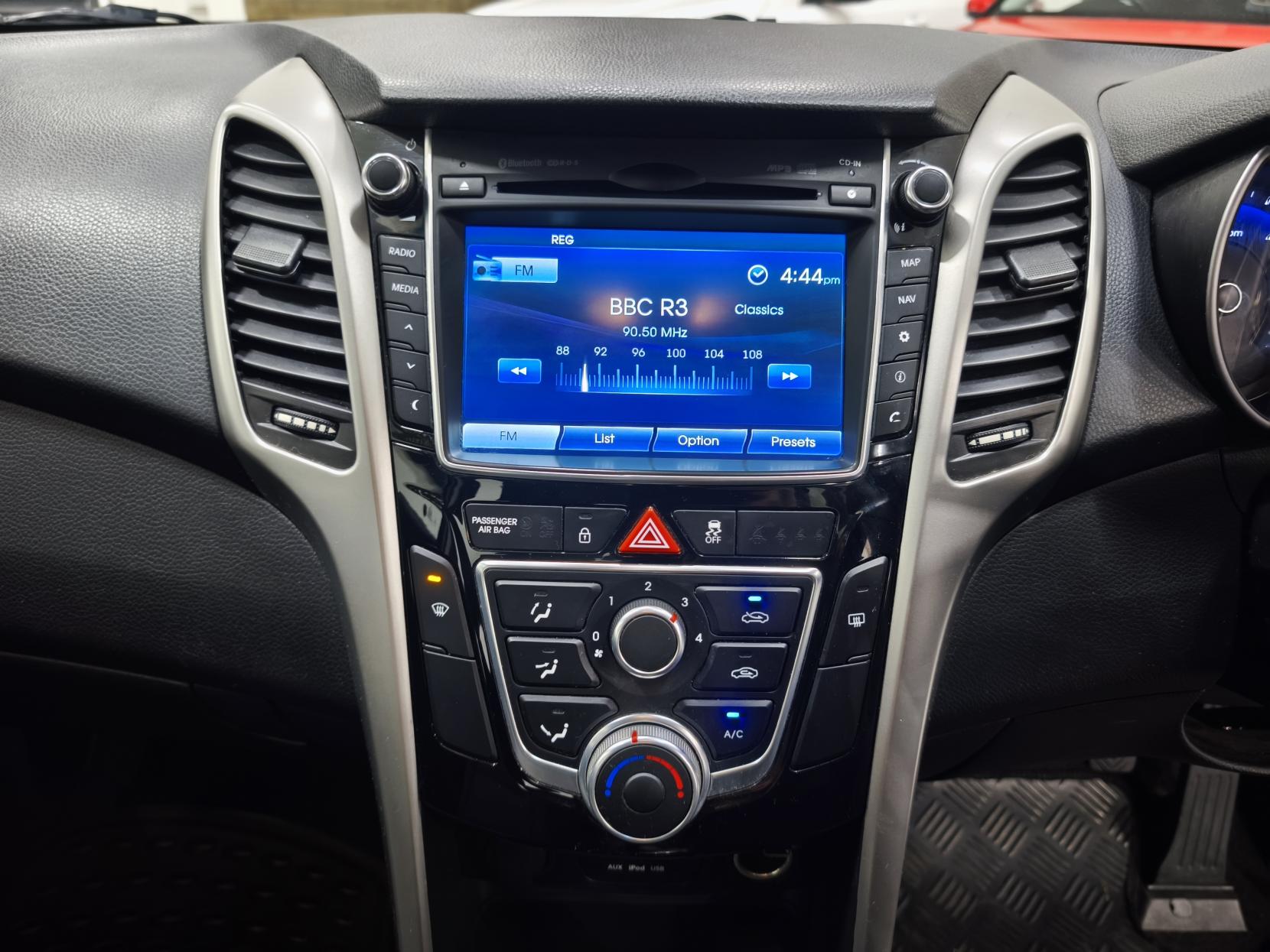 Hyundai i30 1.6 CRDi Blue Drive SE Nav Hatchback 5dr Diesel Manual Euro 6 (s/s) (110 ps)