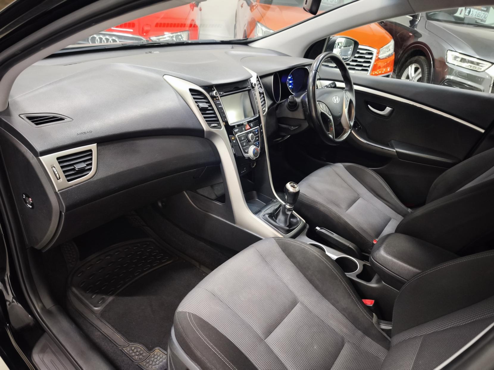 Hyundai i30 1.6 CRDi Blue Drive SE Nav Hatchback 5dr Diesel Manual Euro 6 (s/s) (110 ps)