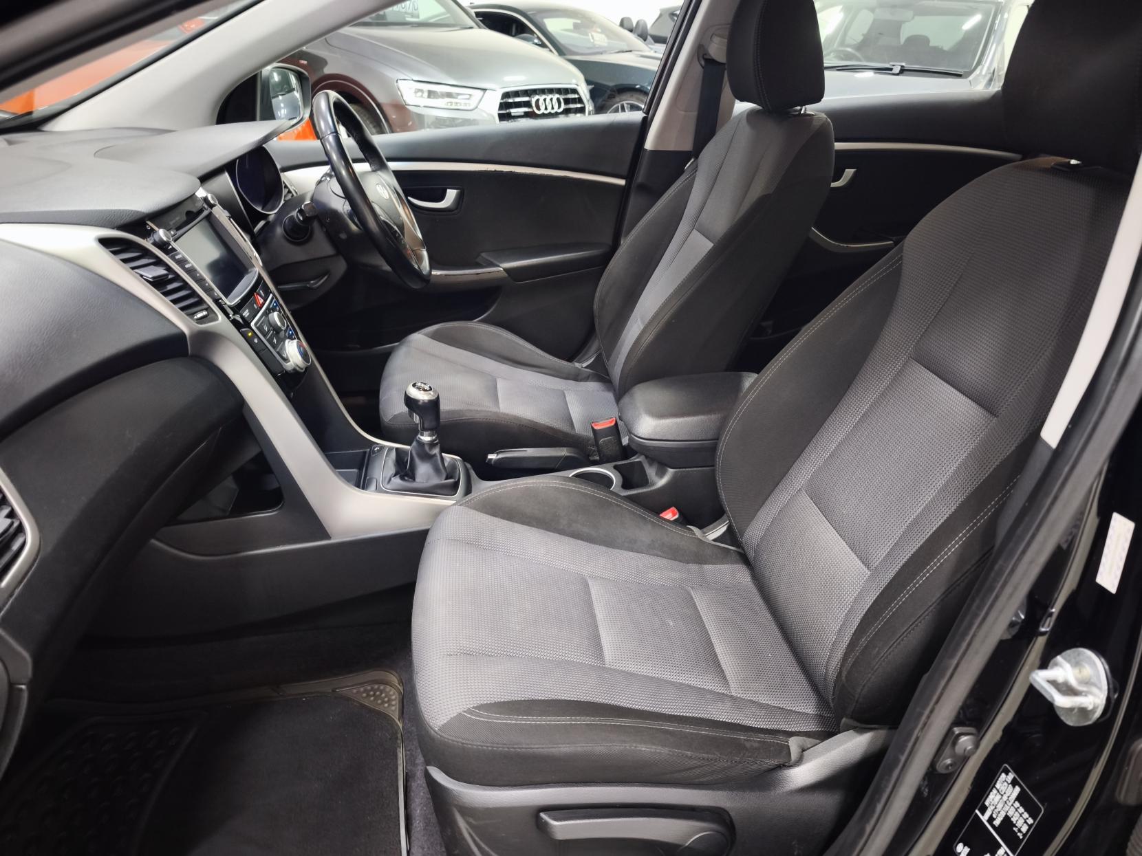 Hyundai i30 1.6 CRDi Blue Drive SE Nav Hatchback 5dr Diesel Manual Euro 6 (s/s) (110 ps)