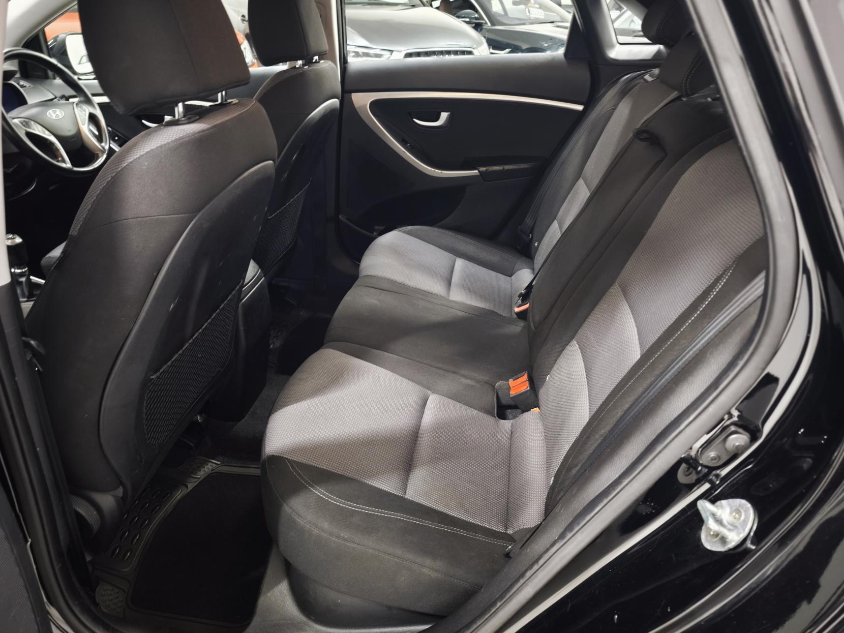 Hyundai i30 1.6 CRDi Blue Drive SE Nav Hatchback 5dr Diesel Manual Euro 6 (s/s) (110 ps)