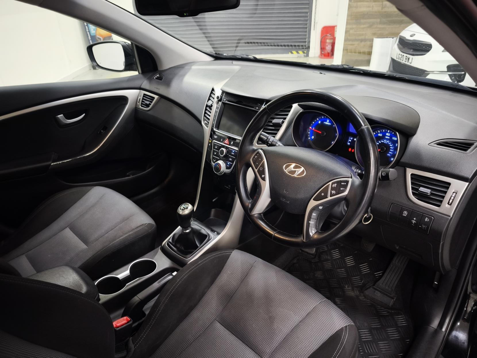 Hyundai i30 1.6 CRDi Blue Drive SE Nav Hatchback 5dr Diesel Manual Euro 6 (s/s) (110 ps)