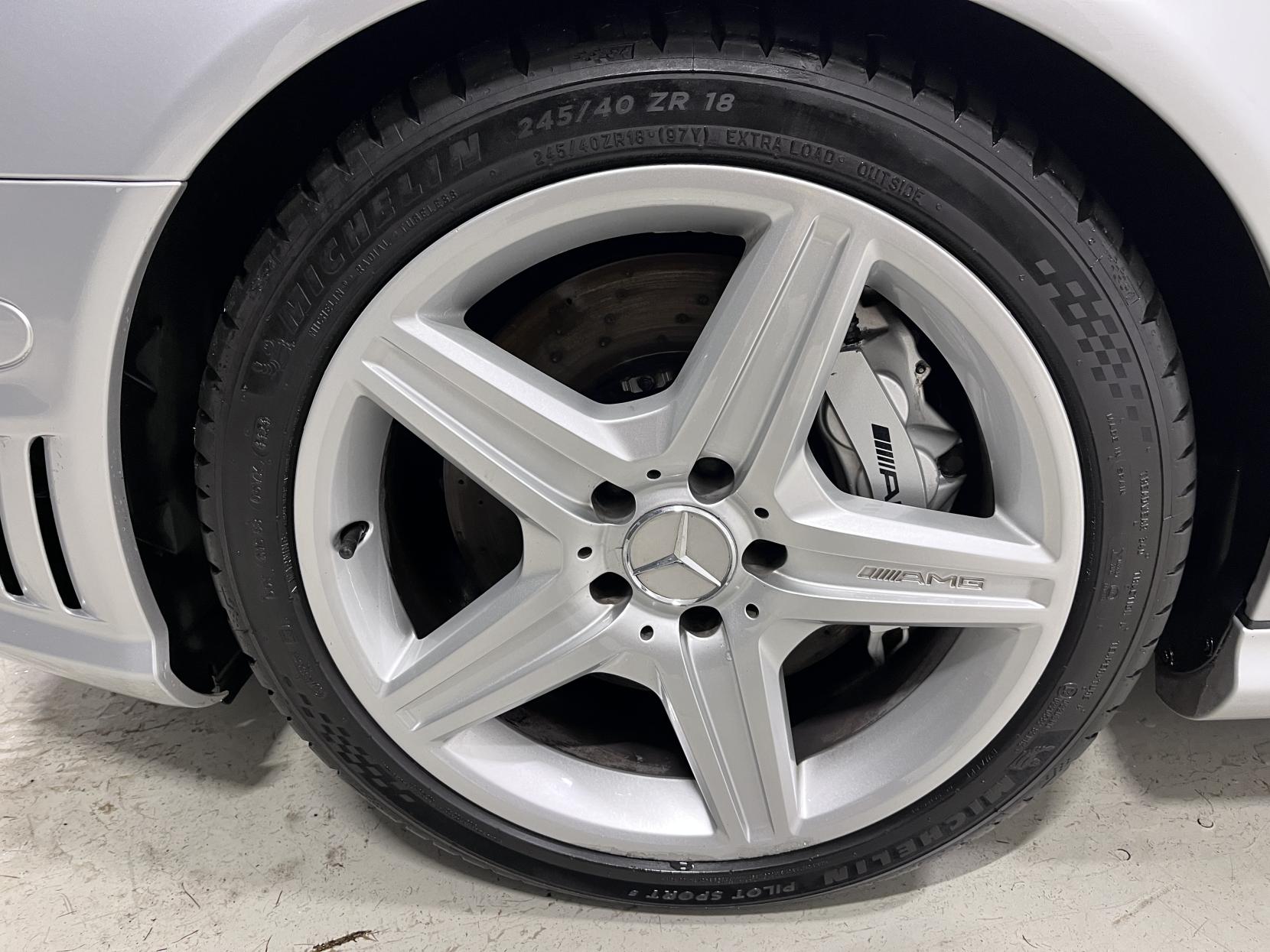 Mercedes-Benz E Class 6.2 E63 AMG Saloon 4dr Petrol G-Tronic (341 g/km, 514 bhp)