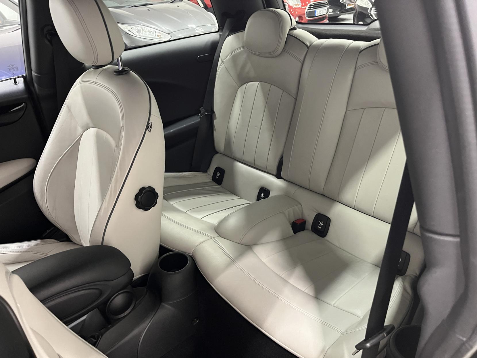 MINI Hatch 2.0 Cooper S Hatchback 3dr Petrol Auto Euro 6 (s/s) (192 ps)