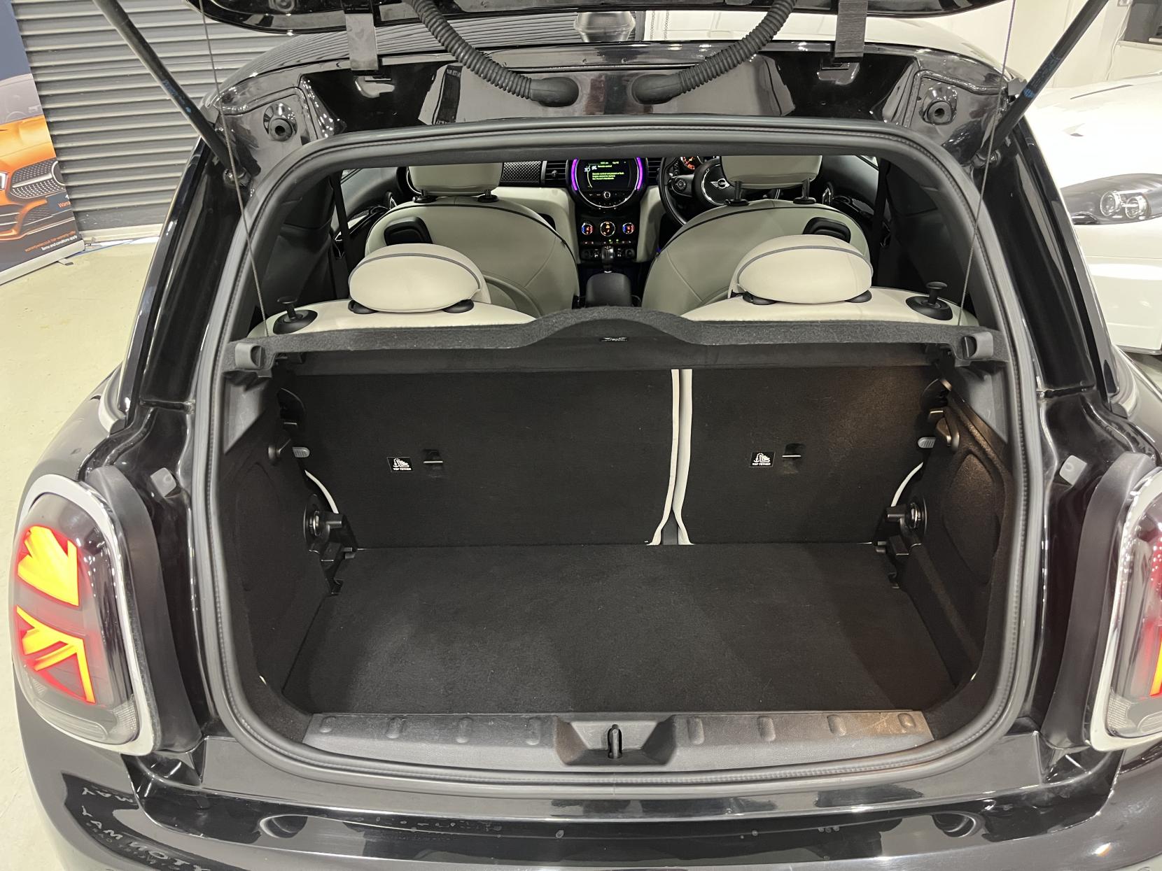 MINI Hatch 2.0 Cooper S Hatchback 3dr Petrol Auto Euro 6 (s/s) (192 ps)
