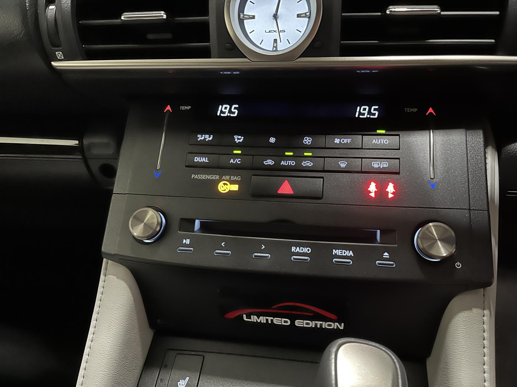 Lexus RC 2.5 300h Luxury Coupe 2dr Petrol Hybrid CVT Euro 6 (s/s) (223 ps)