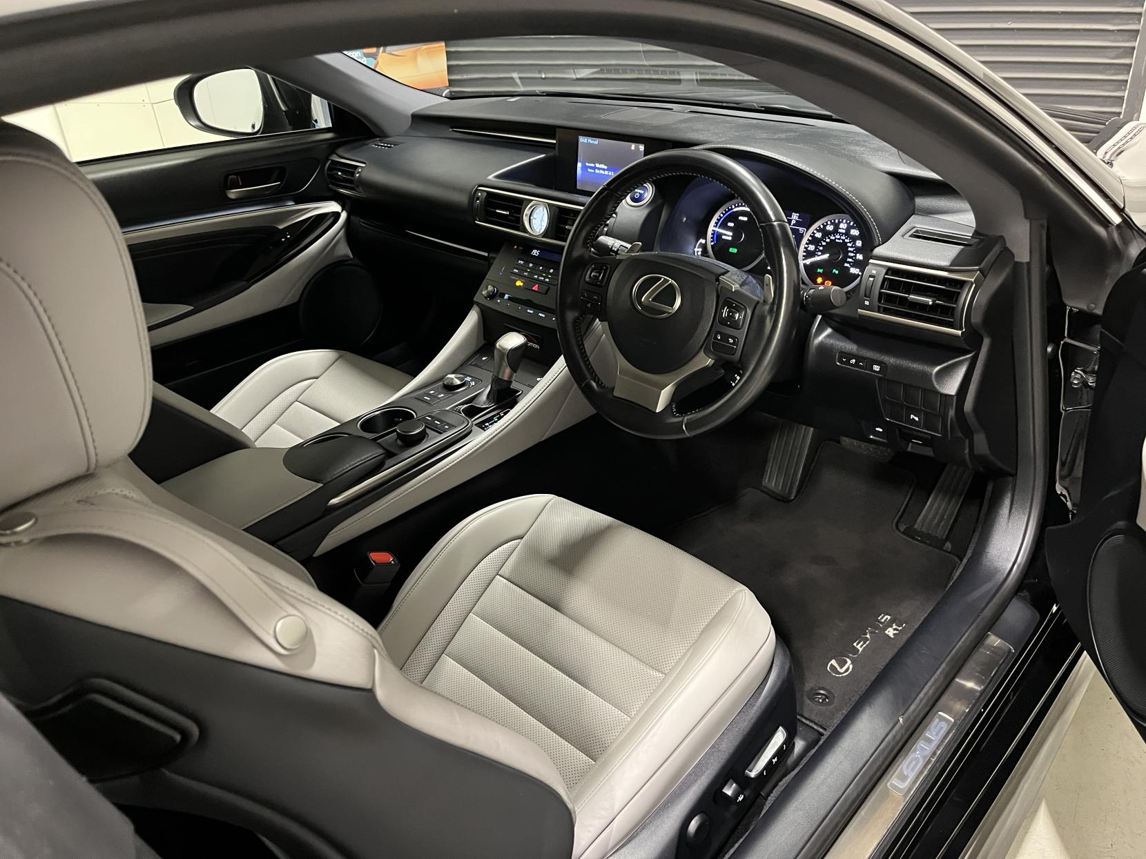 Lexus RC 2.5 300h Luxury Coupe 2dr Petrol Hybrid CVT Euro 6 (s/s) (223 ps)