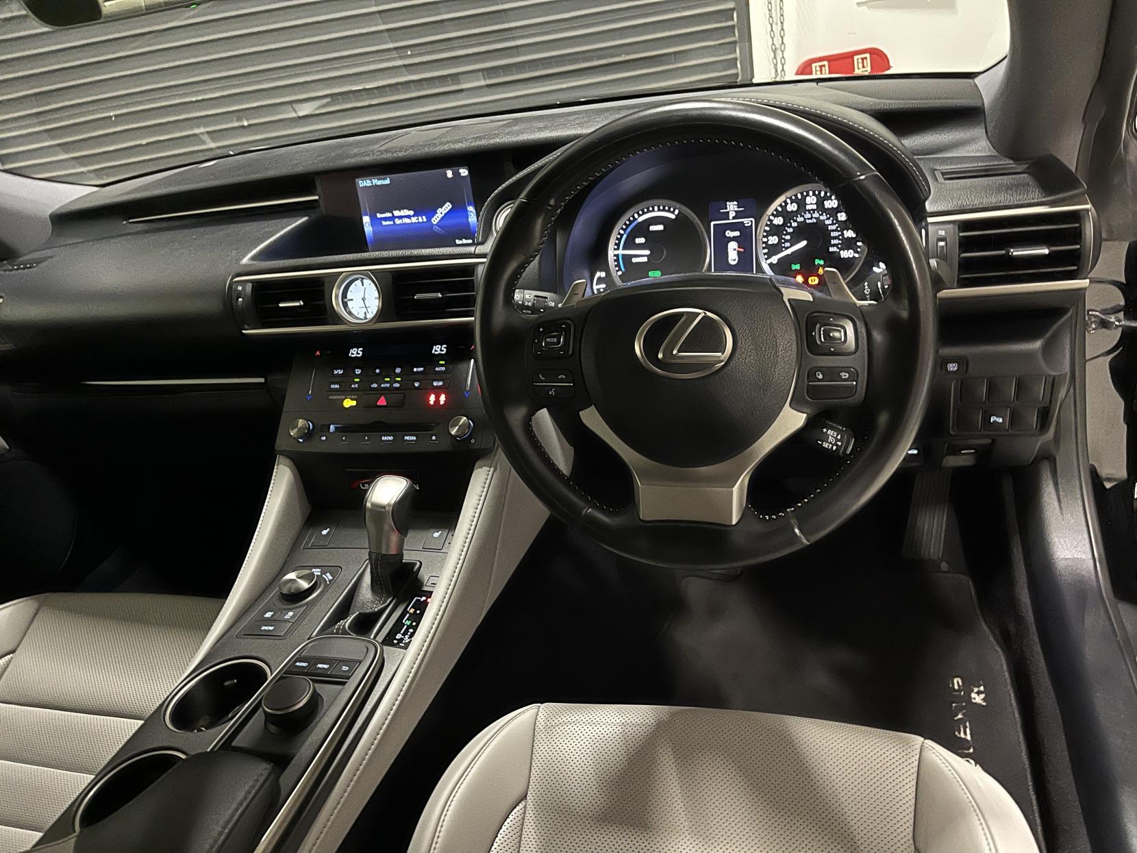 Lexus RC 2.5 300h Luxury Coupe 2dr Petrol Hybrid CVT Euro 6 (s/s) (223 ps)