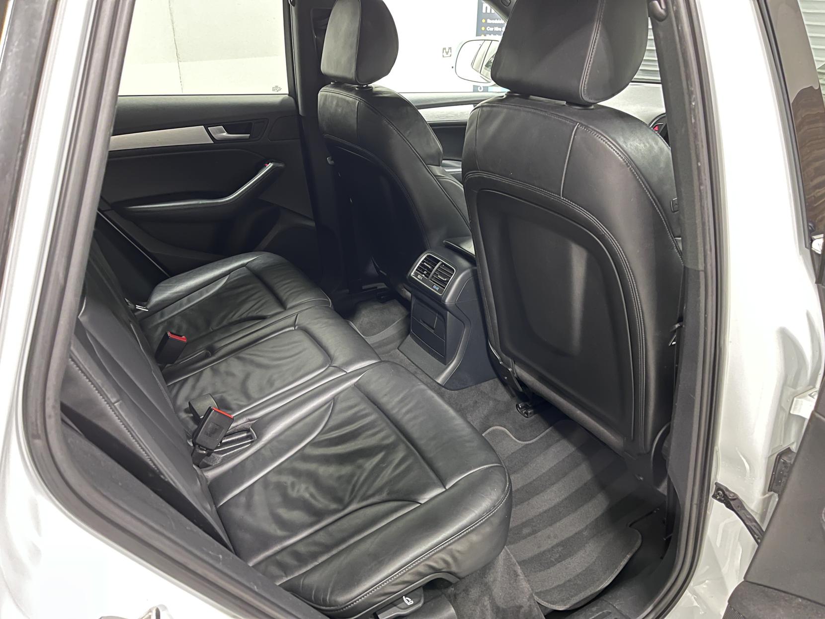 Audi Q5 2.0 TFSI S line Plus SUV 5dr Petrol Tiptronic quattro Euro 5 (s/s) (225 ps)